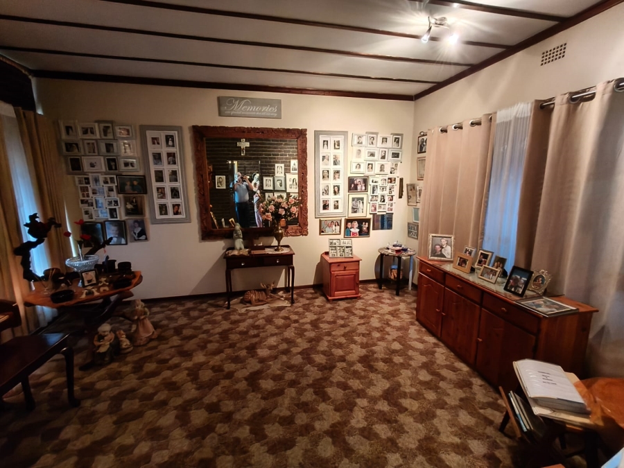 4 Bedroom Property for Sale in Safari Gardens North West